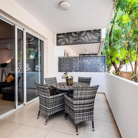 Sunnyvillas: 2br Mythical Apt*swimming Pool*ak04 アパート